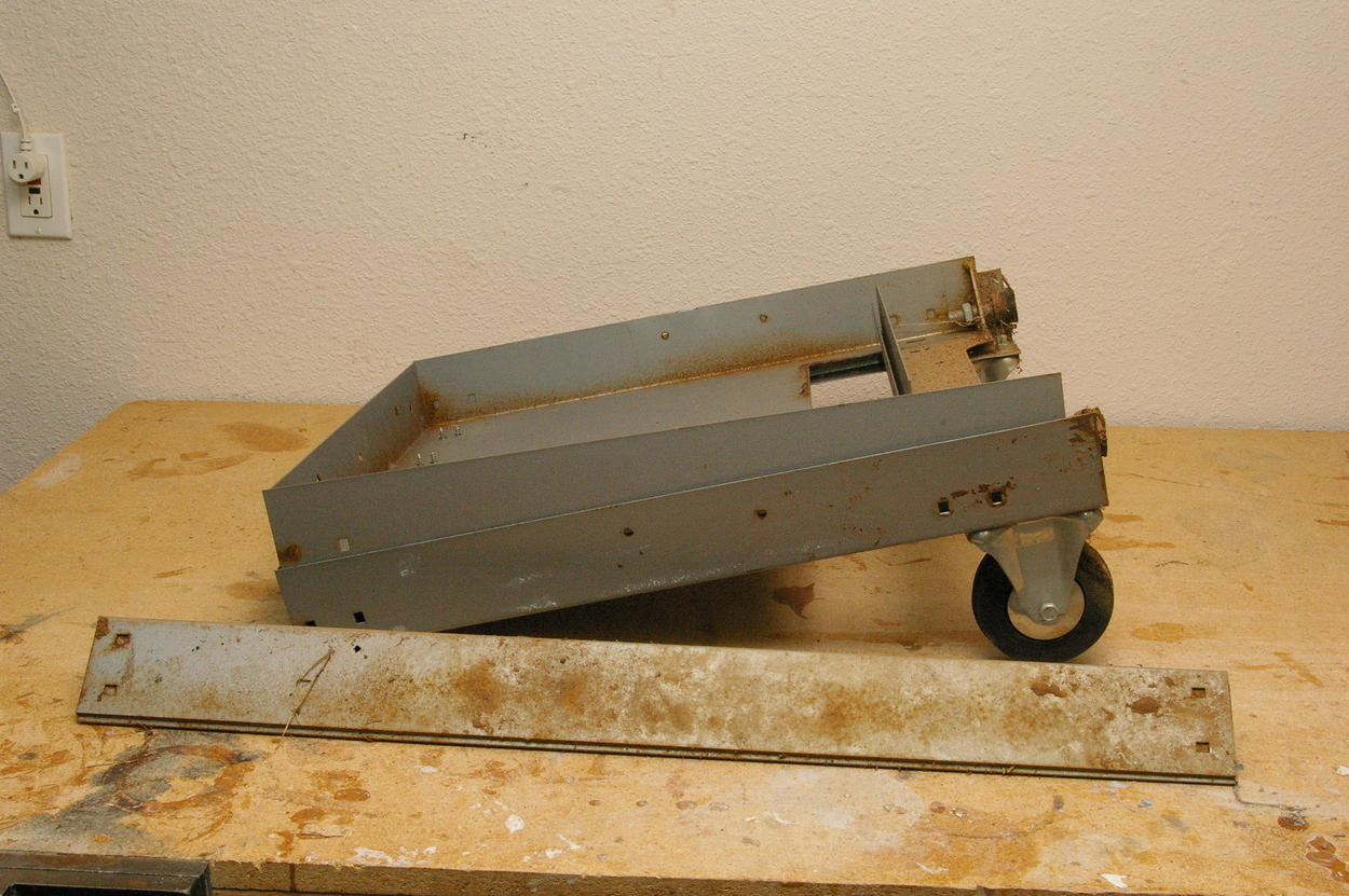 Ryobi BT3000/BT3100
Stand - dirty and slightly rusted
$5